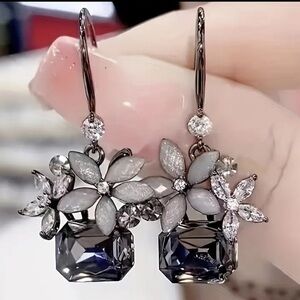 Elegant Floral Drop Earrings